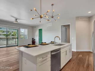 Photo #6: 6353989 Listing