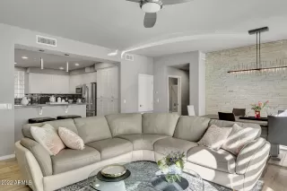 Photo #3: 6354266 Listing