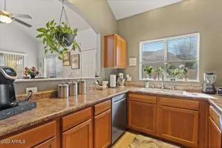 Photo #6: 6355570 Listing