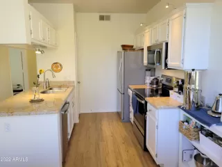 Photo #5: 6355723 Listing