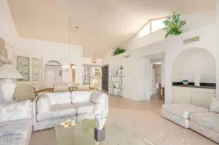 Photo #6: 6355767 Listing