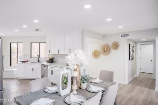 Photo #5: 6356925 Listing