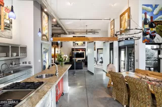 Photo #4: 6357180 Listing