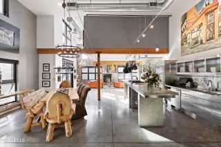 Photo #6: 6357180 Listing