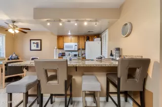 Photo #5: 6357803 Listing