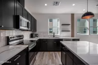 More Details about MLS # 6357974 : 825 N 9TH AVENUE#4