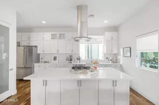 Photo #5: 6359145 Listing 