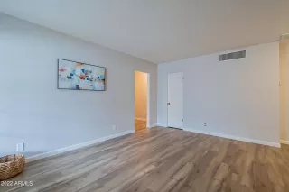 Photo #5: 6359397 Listing