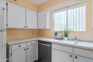 Photo #5: 6361123 Listing 