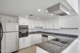 Photo #2: 6361758 Listing 
