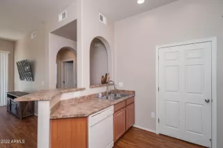 Photo #6: 6362287 Listing