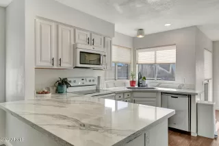 Photo #6: 6362405 Listing