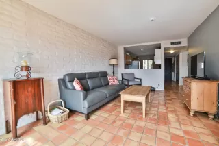 Photo #4: 6362700 Listing