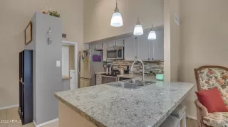 Photo #5: 6363049 Listing 