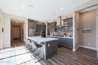 Photo #6: 6363530 Listing