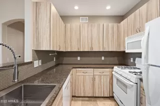 Photo #6: 6365686 Listing