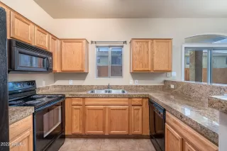 Photo #5: 6365709 Listing