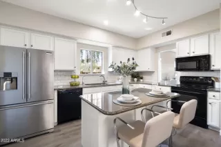 Photo #6: 6366893 Listing 