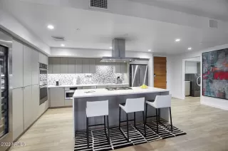 Photo #4: 6368126 Listing