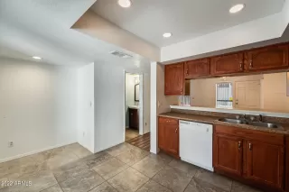 Photo #6: 6368441 Listing