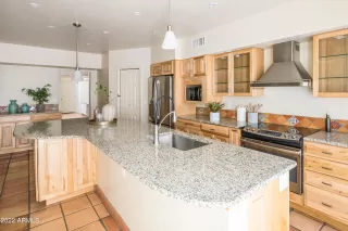 Photo #6: 6369066 Listing