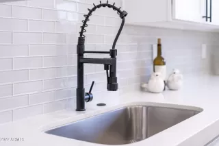 Photo #6: 6369718 Listing