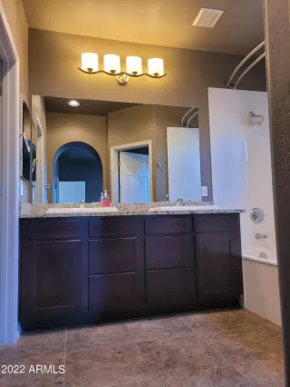 Photo #6: 6369957 Listing