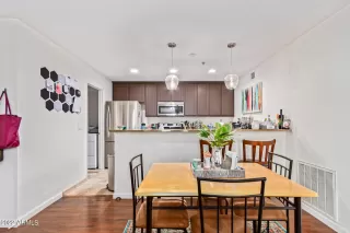 Photo #6: 6370154 Listing