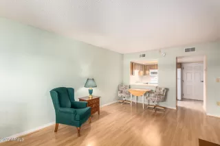 Photo #6: 6370507 Listing