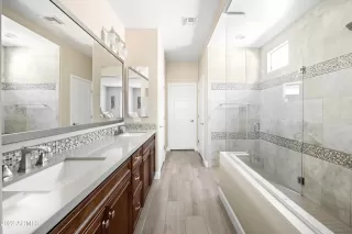 Photo #5: 6370933 Listing 