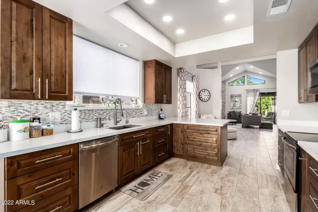 MLS: 6371031 Condo For Sale