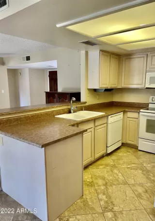 Photo #5: 6372604 Listing