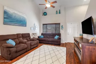 Photo #6: 6373596 Listing