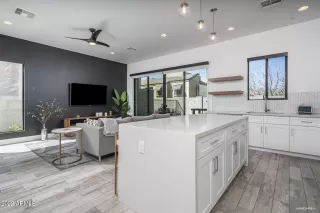 Photo #5: 6374919 Listing