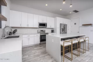 Photo #6: 6374919 Listing