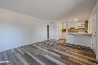 Photo #6: 6375914 Listing