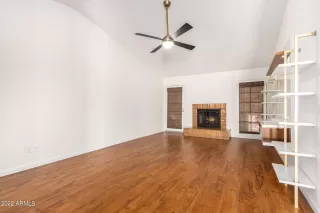 Photo #2: 6376000 Listing