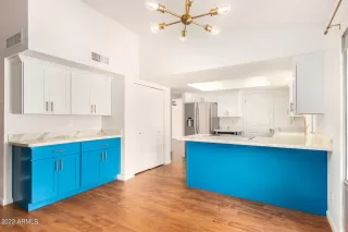 Photo #6: 6376000 Listing