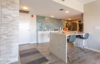 Photo #5: 6376862 Listing