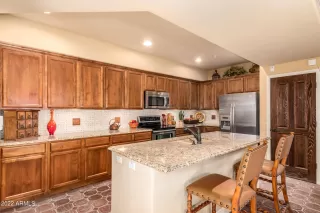 Photo #6: 6377437 Listing