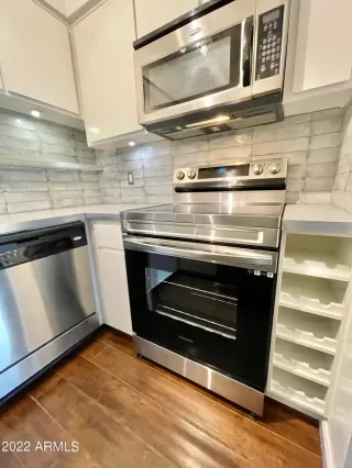 Photo #6: 6378476 Listing