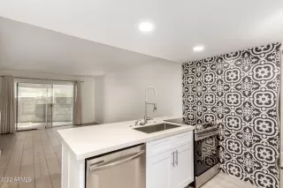 Photo #6: 6379365 Listing