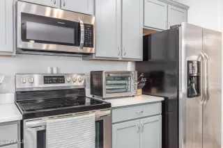 Photo #5: 6379967 Listing