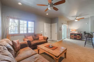 Photo #5: 6380333 Listing