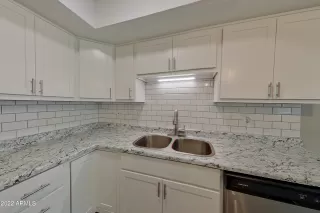 Photo #6: 6382670 Listing