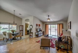 Photo #6: 6382984 Listing