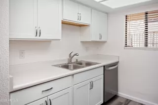 Photo #5: 6383928 Listing