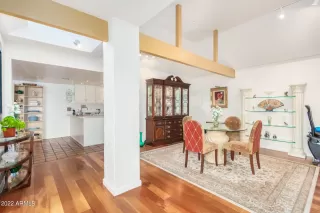 Photo #5: 6384300 Listing