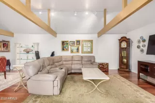 Photo #6: 6384300 Listing