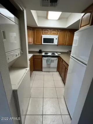 Photo #6: 6385321 Listing